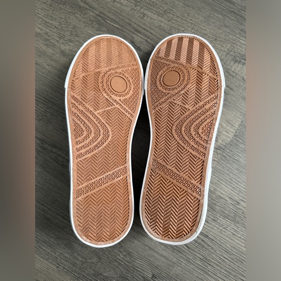 Aldi Gear Slip On Canvas Shoes. Brand new size 8 - Picture 3 of 5